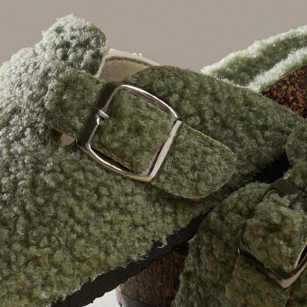 CUCCOO Fuzzy Olive Green Boston Clog Size 7 - Picture 4 of 12